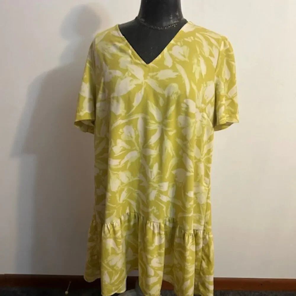 A New day Yellow Gold/White Floral V-neck ruffle bottom drop waist dress, size L